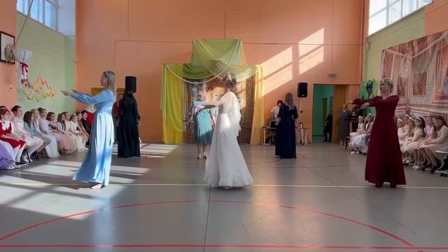 В школе № 7 г. Новодвинска танцуют все: ученики и педагоги!