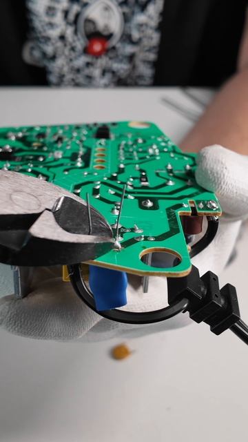 Переделал американскую Милуоки м12 со 120 на 240 Вольт