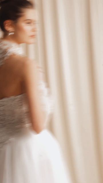 Свадебное платье Роял Бургунди из коллекции «Дива» 2026 от бренда Анна Кузнецова