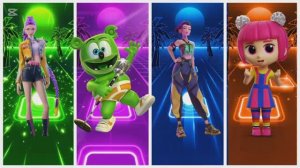 ГУММИ БЕР против РУМИ и ЗОИ — Битва Танцев и Эволюция Героев под Хайповую Музыку 🐻⚡️