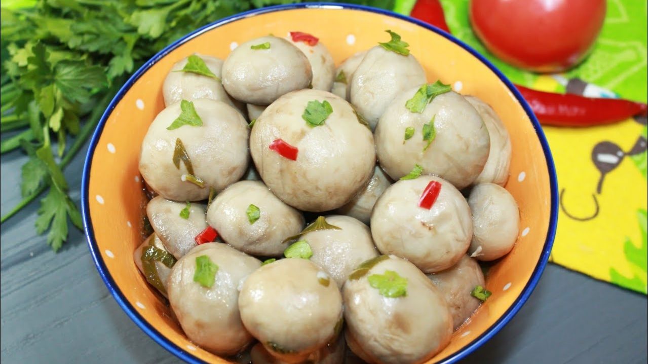 Маринованные ШАМПИНЬОНЫ вкусно и просто на праздничный стол или для салата. смотреть онлайн