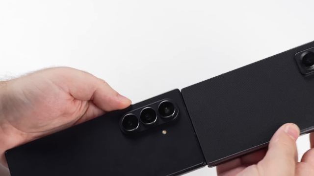 Распаковка Galaxy Z Fold 7: Samsung против всех