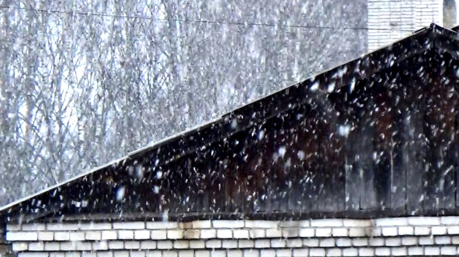 Снегопад в городе Вязники в холодный апрельский день. Съемка 09.04.2026