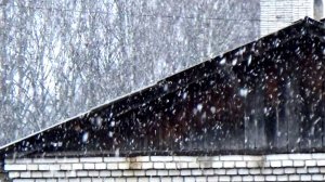 Снегопад в городе Вязники в холодный апрельский день. Съемка 09.04.2026