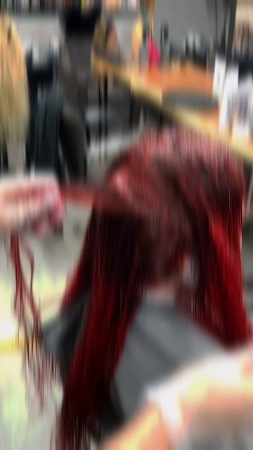 Обновление окрашивания в красном цвете. Выглядит невероятно красиво!