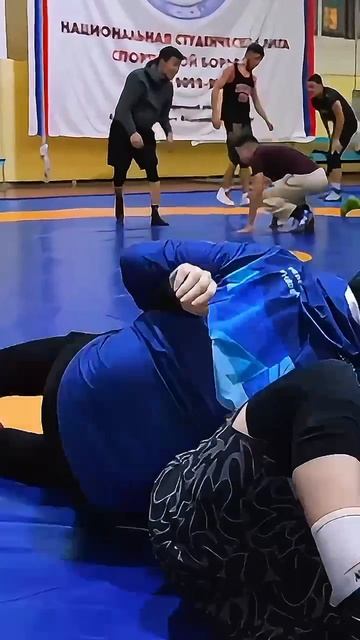 Поступай в Институт физической культуры и спорта:)