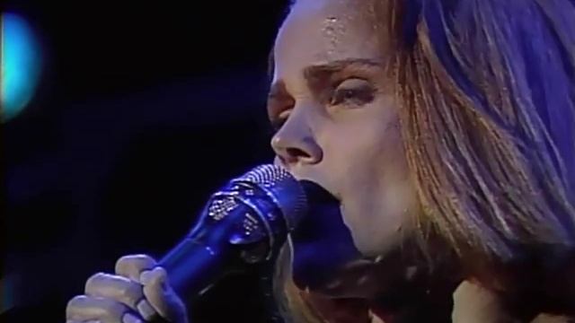Belinda Carlisle - World Without You (Runaway Horses Tour '90) смотреть онлайн