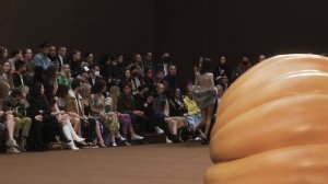 Показ женской коллекции Loewe осень-зима 2022-2023