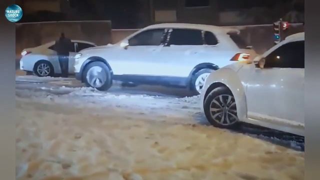 Аварии на обледеневших дорогах