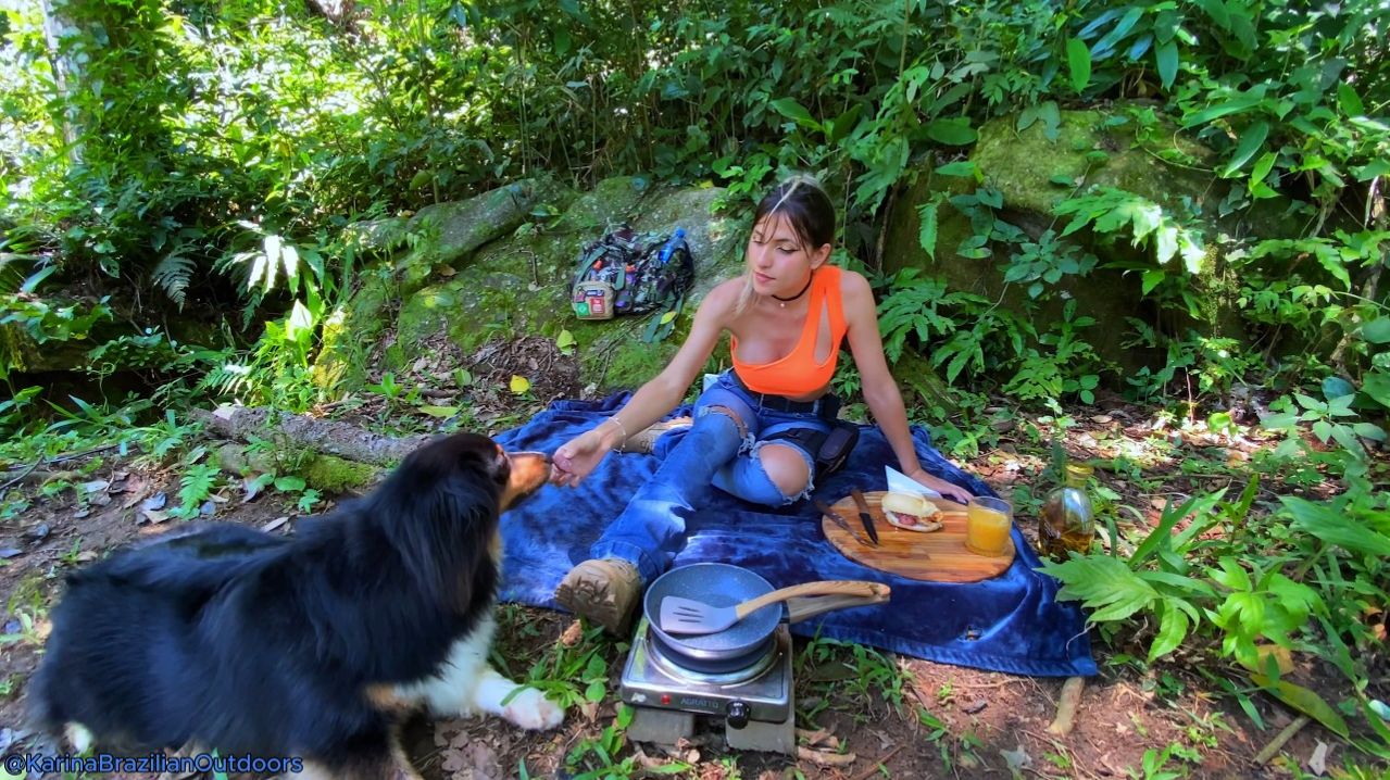 Утро в лесу: домашний кофе и моя австралийская пастушка Незуко.