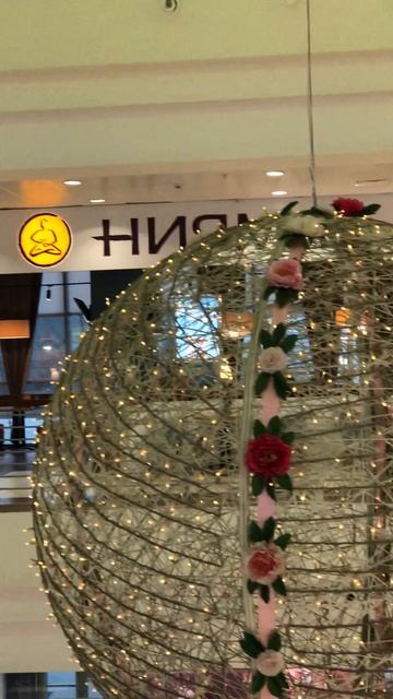 Шары и цветы в ТЦ Капитолий , Москва, м Крымская #метро #оформлениезала #цветы #сердце