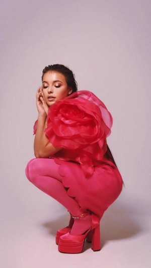 Щербакова следит за весом. Михаил Боярский многодетный дедушка.