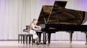 В. Гиллок "Фонтаны под дождём"