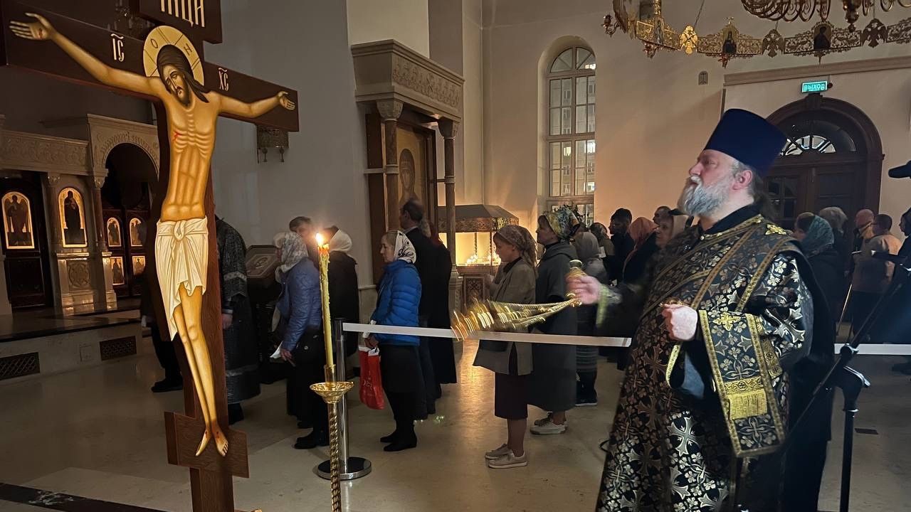 Утреня с чтением 12-ти Страстных Евангелий