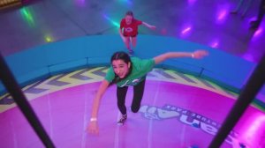 Nastya and Evelyn compete in the adventure park_1080p