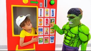 Влад и Никита, торговый автомат с супергероями, детская история игрушек
