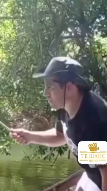 Вынужденная мера... #рыбак #рыбалка #рыба #рыболов #река #рыбка #улов #речка #срать #обосрался #фу