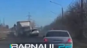 Авария на Трактовой улице в Барнауле 9 апреля 2026