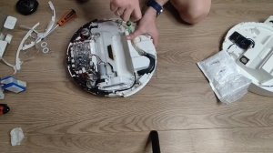 Ремонт пылесоса Mi Robot Vacuum-Mop Essential. Замена вентилятора 20N704R500. Умный дом с Алисой.