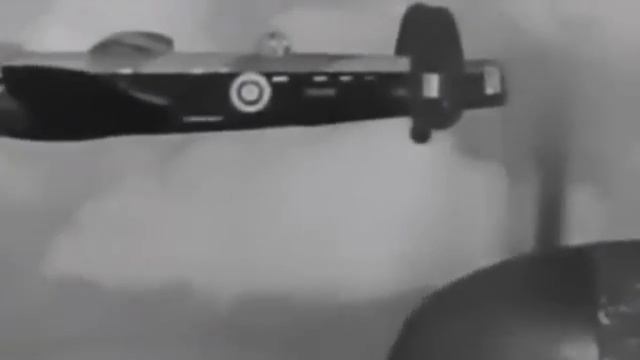 Амро Ланкастер. Десять тонн взрывчатки на борту бомбардировщика от которого у немцев не было защиты.