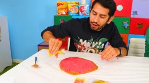DIY CANDY PIZZA CHALLENGE! Ryan’s Mommy Vs Daniel