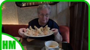 9 апреля. Сын вновь сделал нам великолепный подарок. В кафе грузинской кухни.