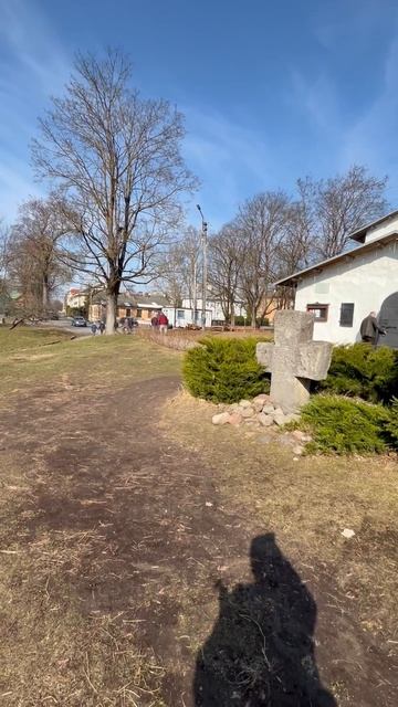 Псков. Двор возле покровской башни #псков #покровская_башня #локация