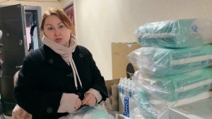 Передача пеленок и медикаментов для госпиталя