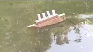 Затопили КАРТОННЫЙ ТИТАНИК в реке!