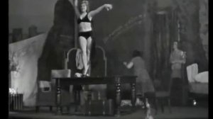 Алина ПОКРОВСКАЯ танцует на столе (Барабанщица 1975)