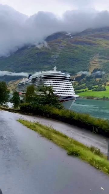 Круизные лайнеры в Норвегии очень популярны Лайнеры_посещают_красивые_норвежские_порты,_останавливаю