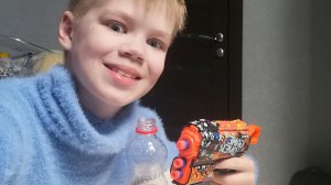 Стреляю из пистолета в палку газировки😈