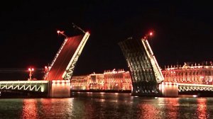 В Петербурге стартовал сезон навигации на Неве.