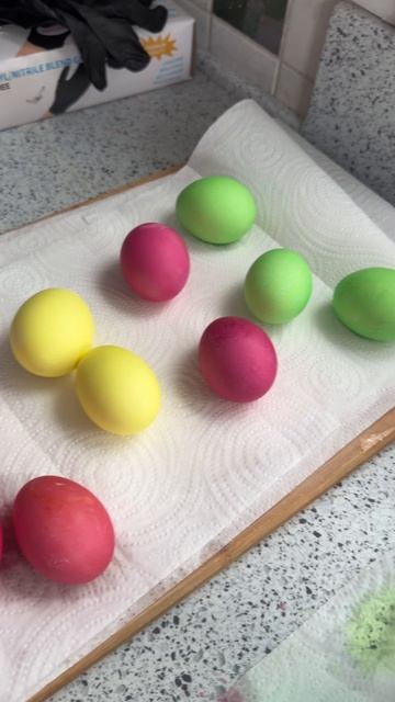 красим яйца на Пасху 🐣