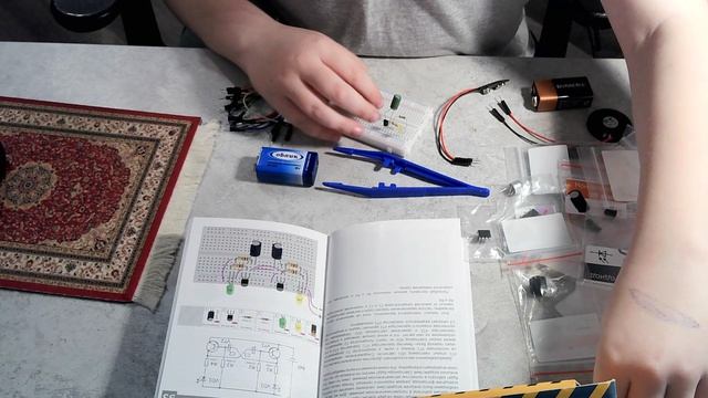 Электронный конструктор "Позитроник" *сборка двадцатой и двадцать-первой схемы*