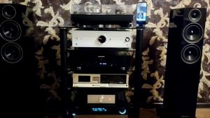 Onkyo Icon A-50, который стоит своих денег, не более.