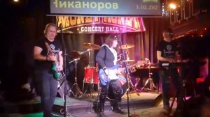 The Sunflowers_Walking by myself