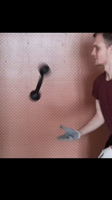 Жанглирует гирей #спорт #юмор #сигма