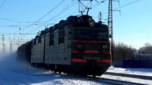 ВЛ80с-1266 с грузовым поездом