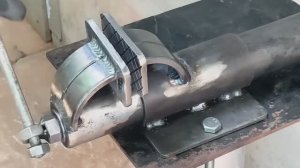 Таких самодельных тисков вы еще не видели! Сделаны из остатков металла, а в итоге мощный инструмент