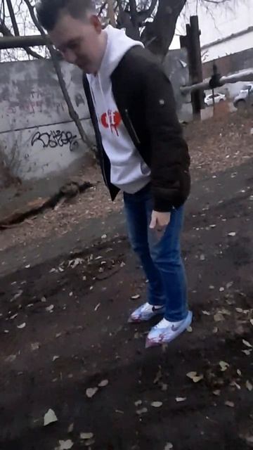 Белые кроссовки против грязи #рек #саратов #кроссовки #найк #осень #грязь