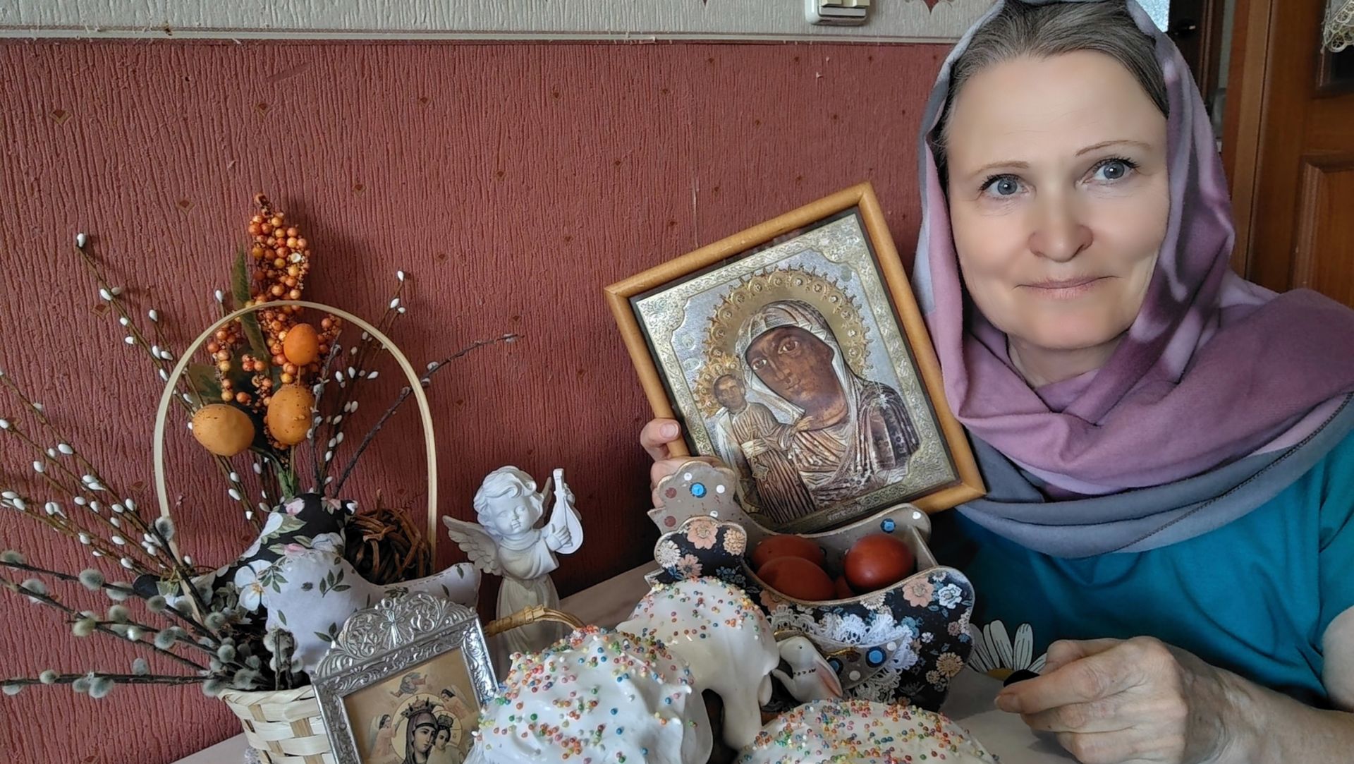 10 апреля 2026 года. Готовлю куличи к празднику Пасхи.