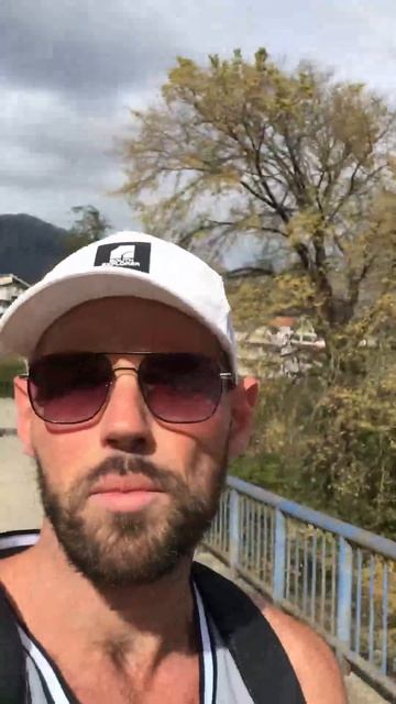 Потеплело! Для меня +18 градусов в тени это уже прям норм погода. Уже хожу в шортах и майке.