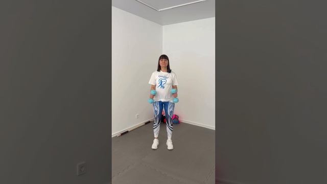 Комплекс упражнений с гантелями