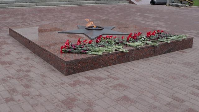 В сквере Памяти Героев Смоленска заменяются стелы городов-героев и городов Воинской славы