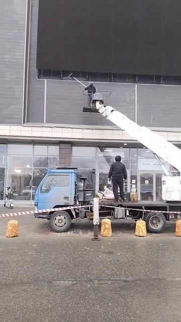 Мойка фасада с применением автовышки