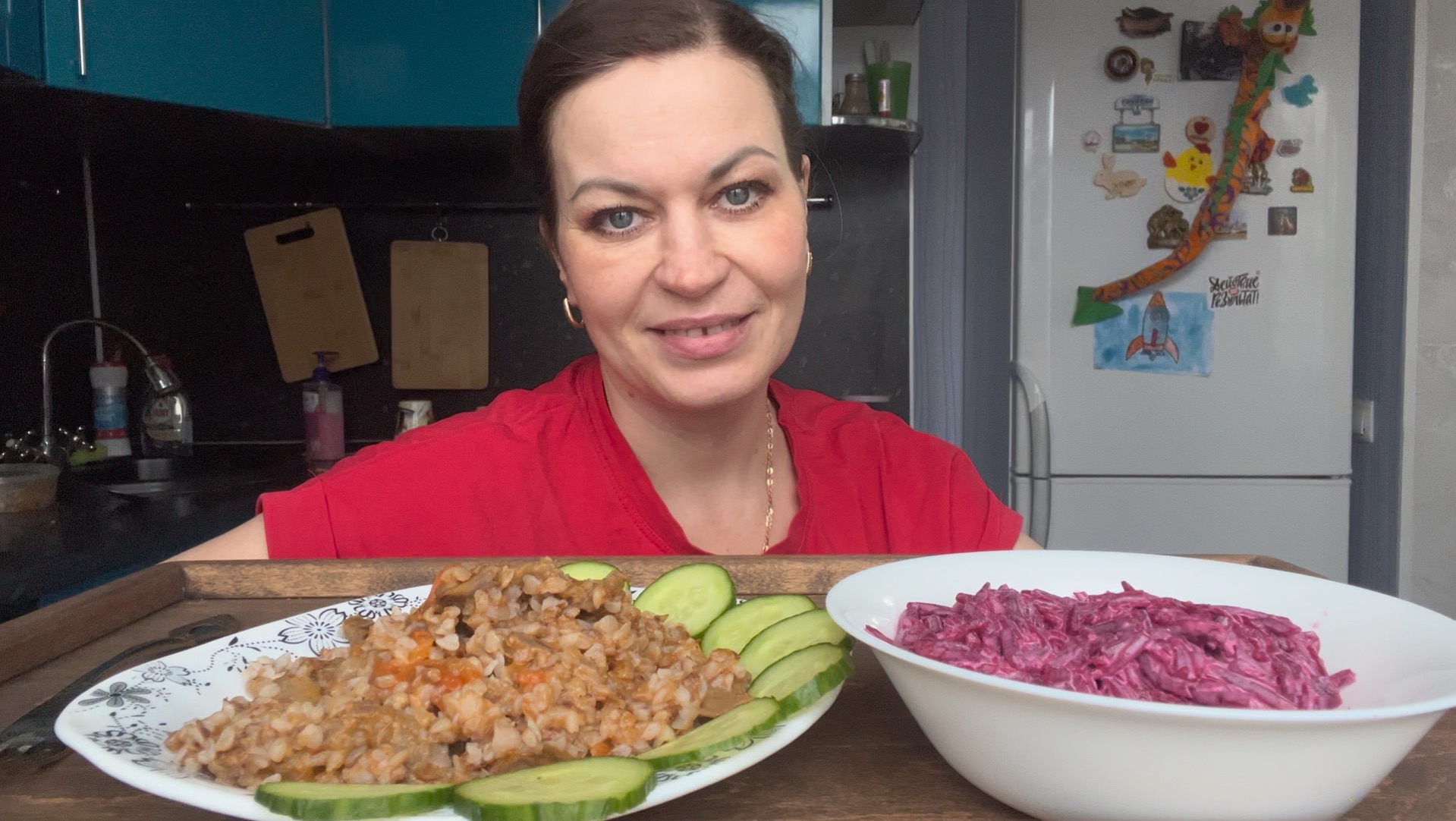 МУКБАНГ ГРЕЧКА С КУРИНЫМИ ЖЕЛУДОЧКАМИ/САЛАТ СВЕКЛА С ЧЕСНОКОМ/MUKBANG ЕДА ОБЖОР