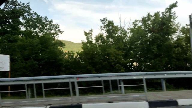 Проезжаем несколько населенных пунктов Черноморского побережья