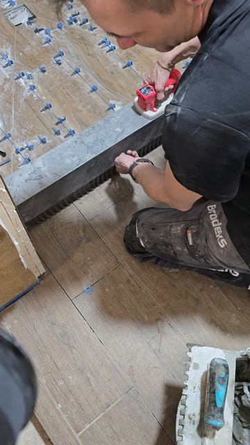 Готовый борт из плитки! Склеил и уложил🙂