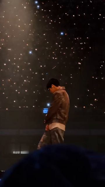 BTS💜Мировые Короли🫅
Весело,под проливным дождём- Так могут только Они💜